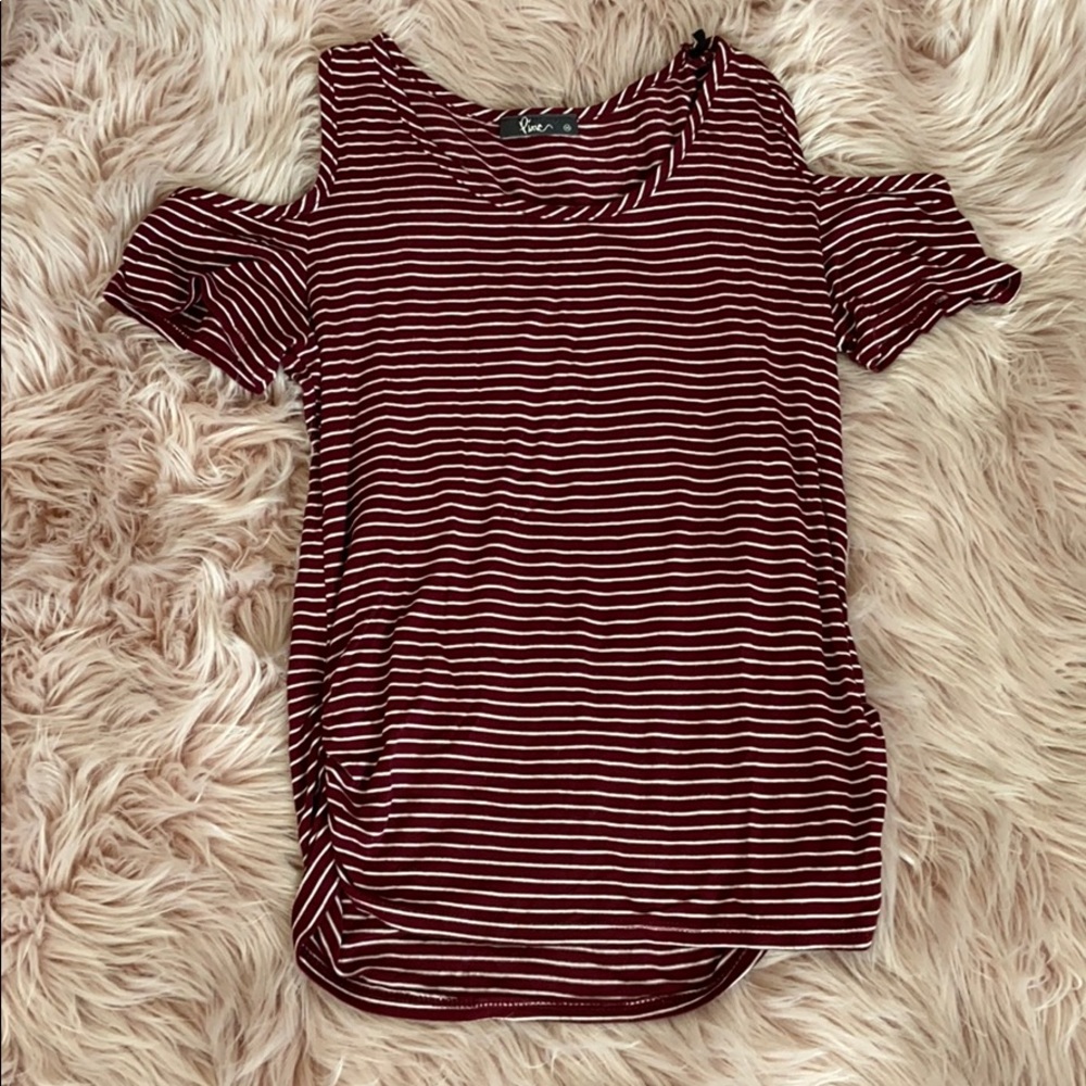 🐻Striped white and burgundy shirt🐻